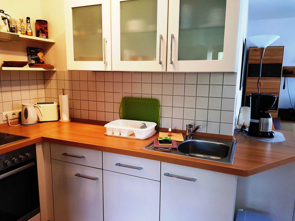 Küche mit Geschirrspüler