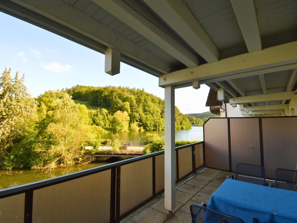 Überdachter Balkon mit Ausblick