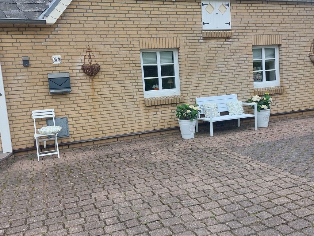 Kleine Sitzmöglichkeit direkt an der Haustür