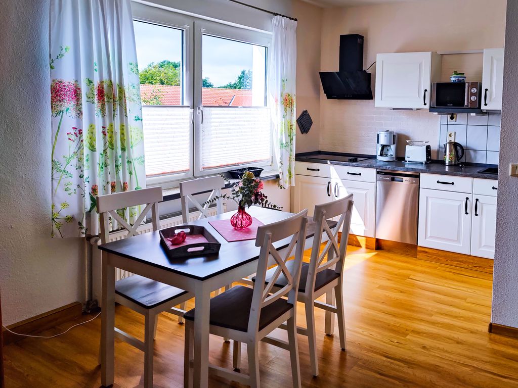 Esszimmer und Küche
