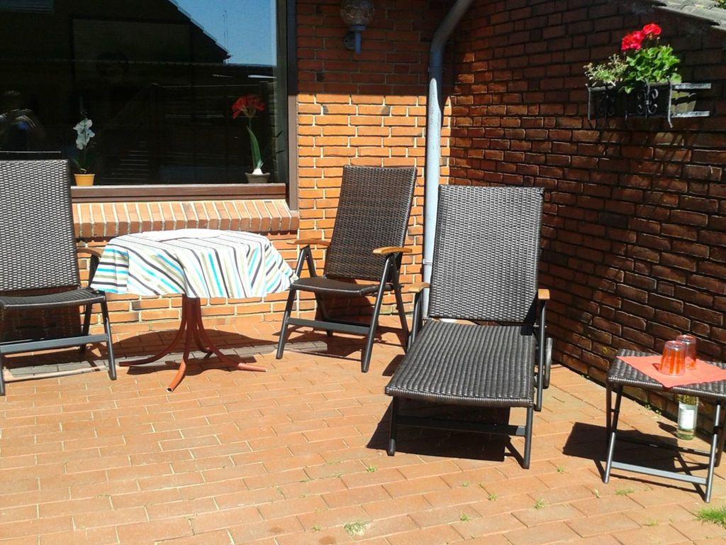 Terrasse mit Gartenmöbel