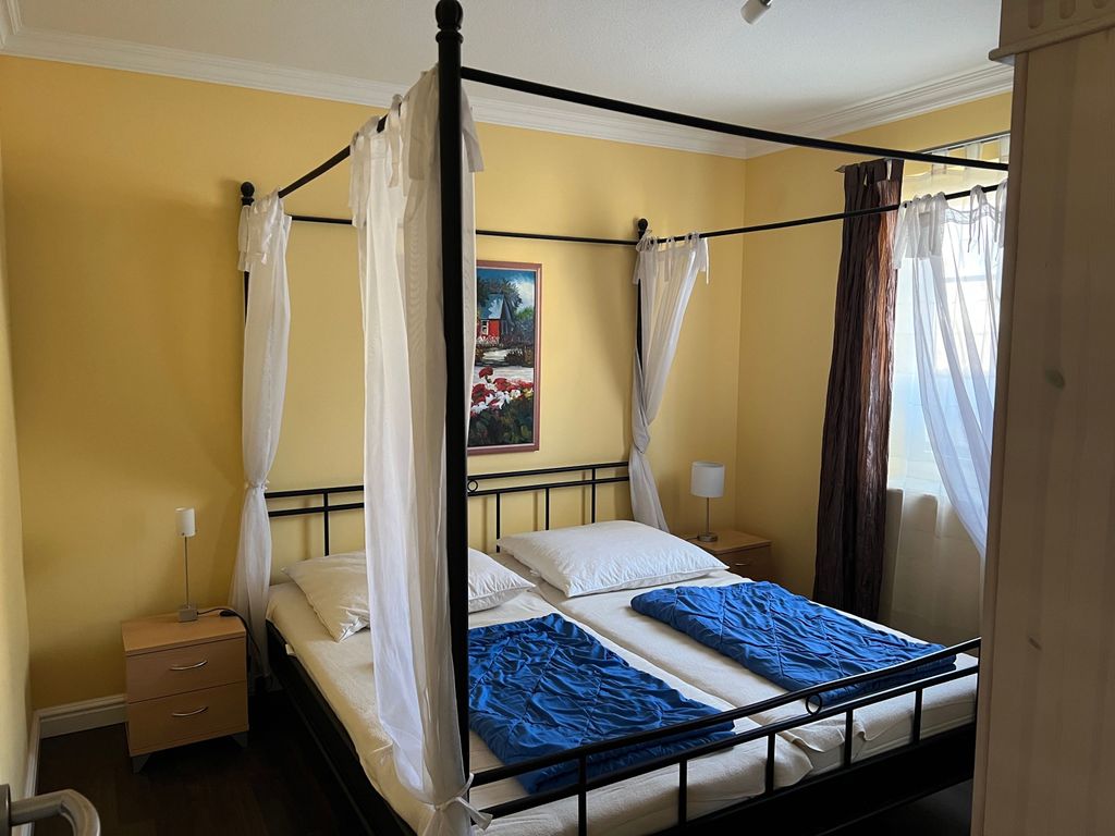 Schlafzimmer mit Doppelbett