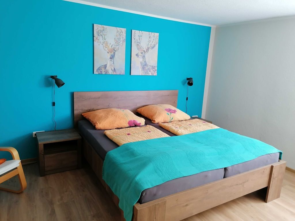 Schlafraum 2 mit Doppelbett (1,60 x 2,00m) mit Platz für 2 Babybetten