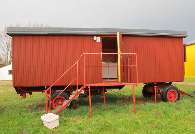 Wohnwagen 5 Zimmer links