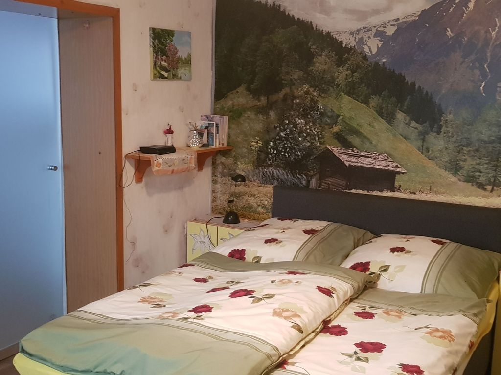 Schlafzimmer mit Schiebetür