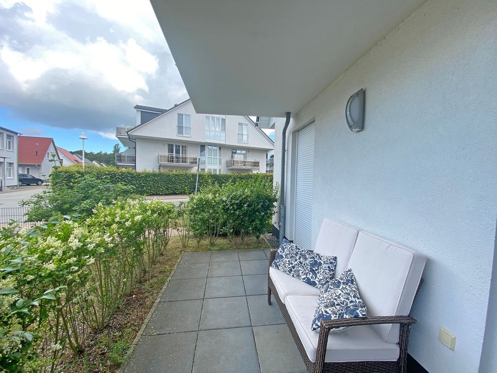 Haus Sanddorn Thiessow – Terrasse mit Sitzplatz und Gartenanschluss
