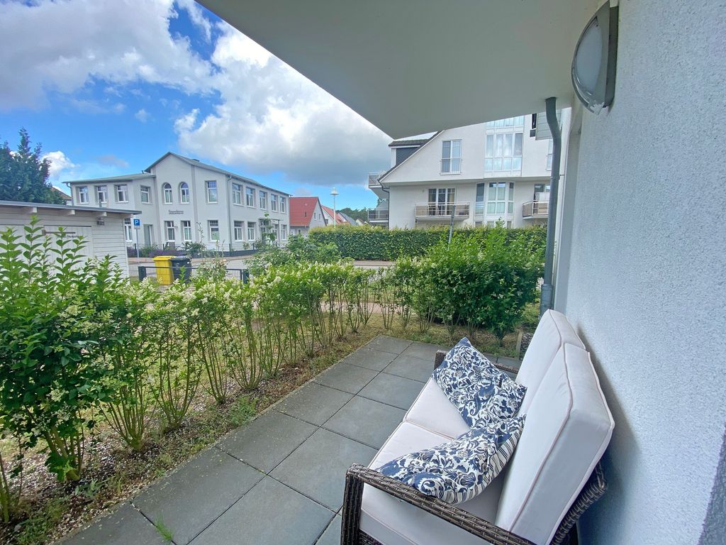 Haus Sanddorn Thiessow – helles Schlafzimmer einer Ferienwohnung