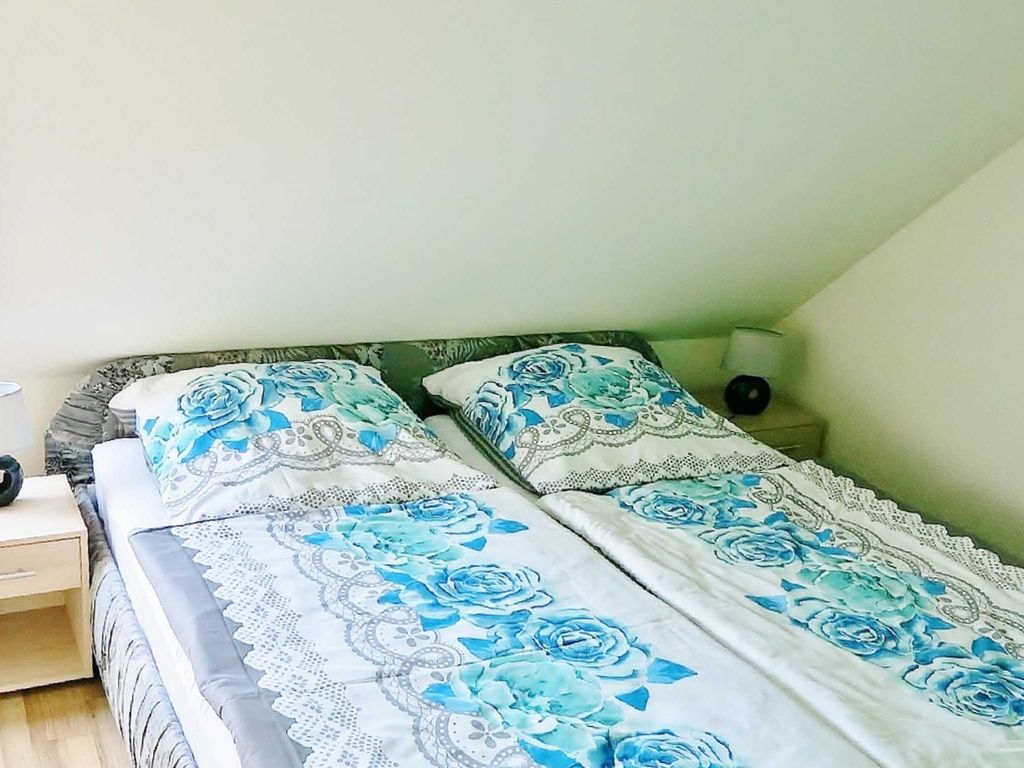 Schlafzimmer mit Doppelbett