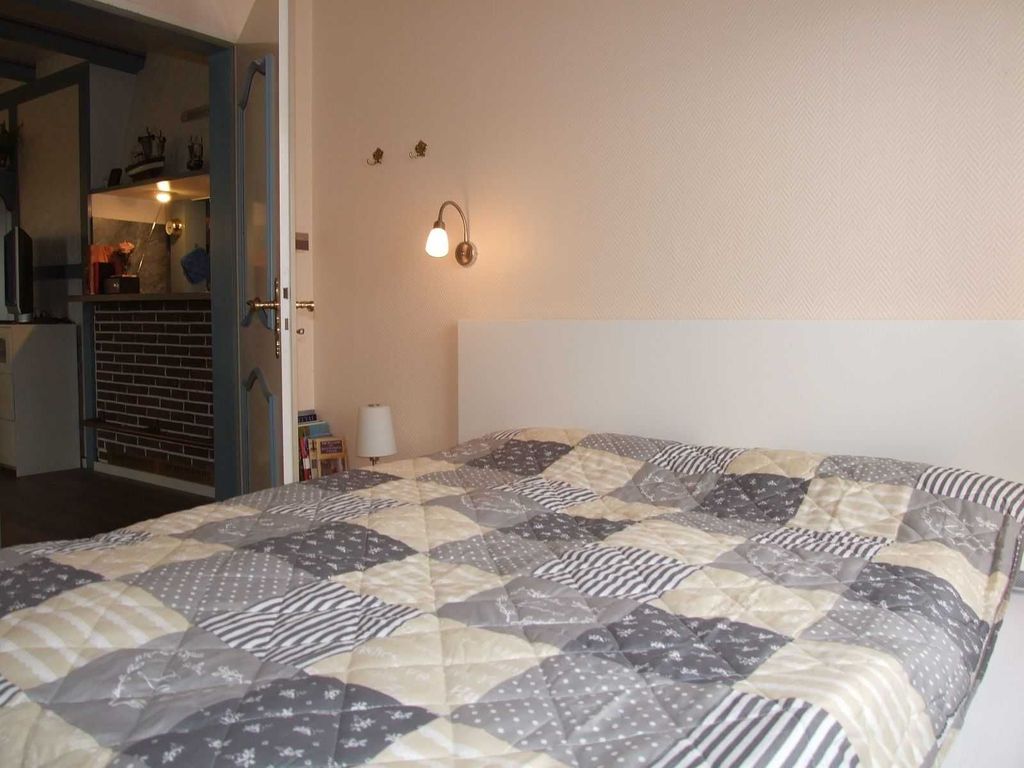 Schlafzimmer mit Doppelbett