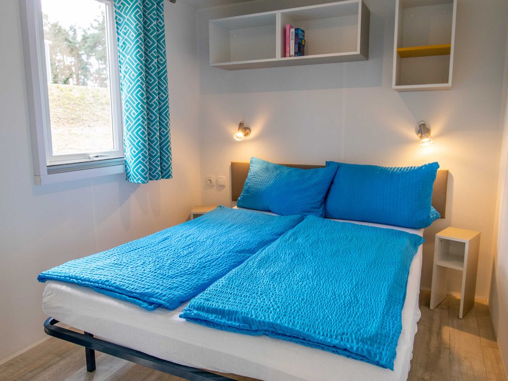 Schlafzimmer mit Doppelbett