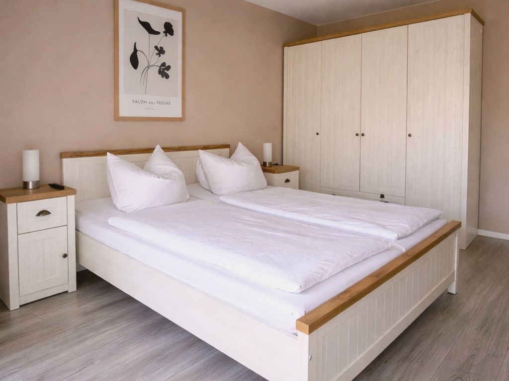 Schlafzimmer 1