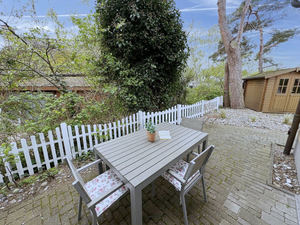 Terrasse mit Blick auf das Grundstück
