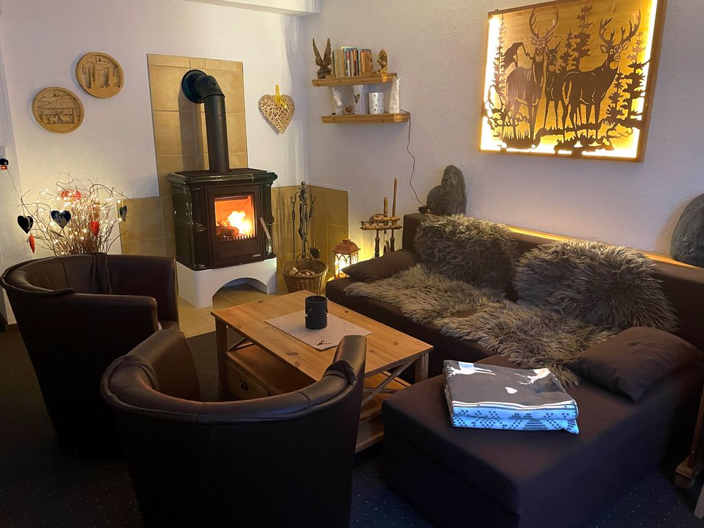 Wohnzimmer mit Kamin