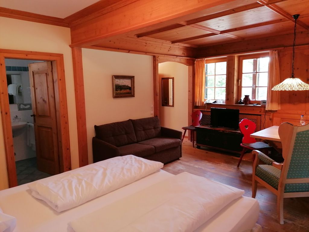 Blick ins Appartment Doppelbett und Schlafsofa
