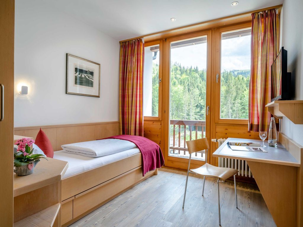 Einzelzimmer im Neubau mit Balkon oder Terrasse