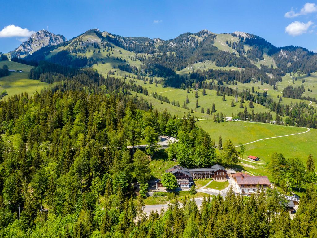 Berghotel Sudelfeld im Sommer - Alleinlage mitten im Bergparadies Sudelfeld - herum Almen und Wiesen