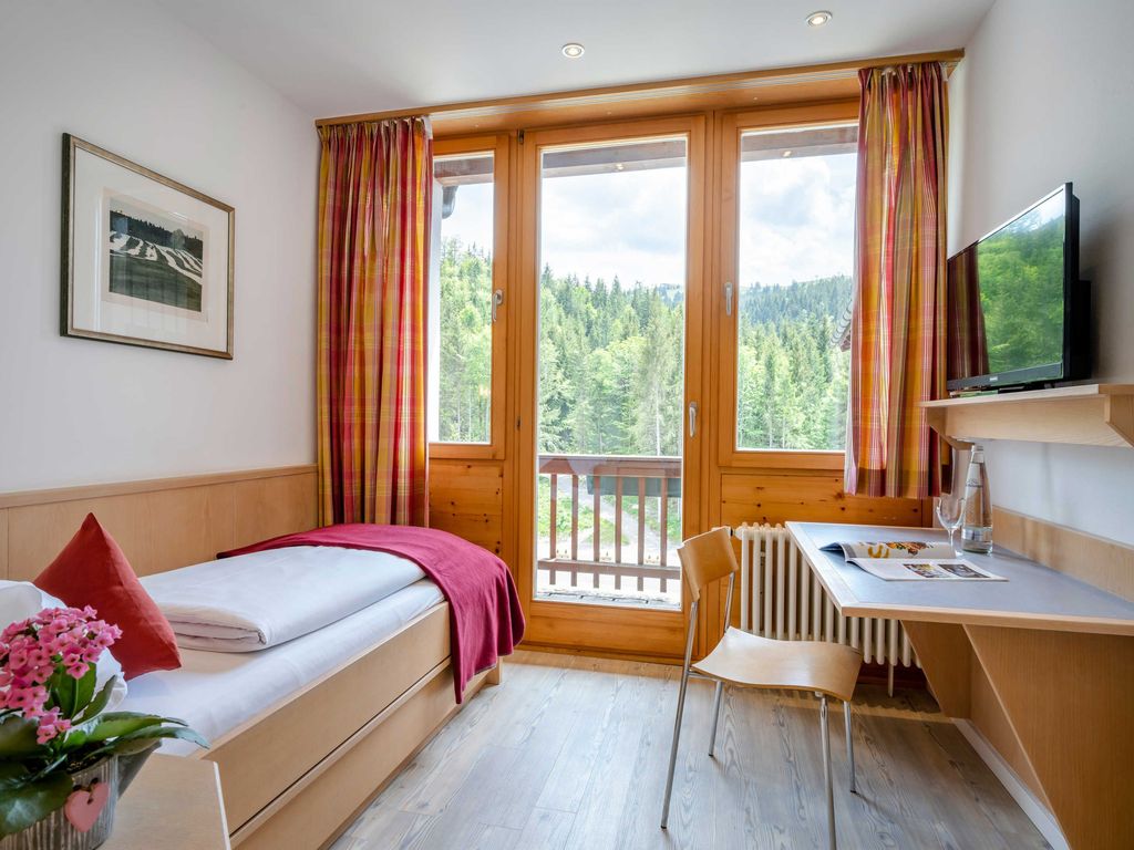 Einzelzimmer im Neubau mit Balkon oder Terrasse