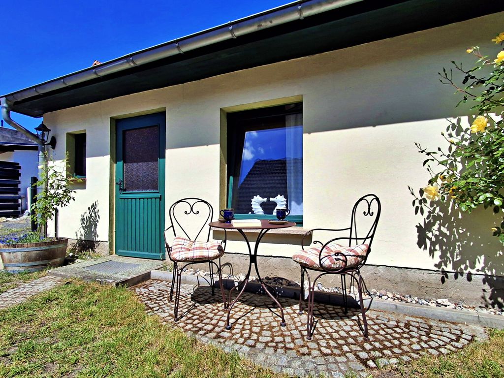 Hausansicht mit Terrasse