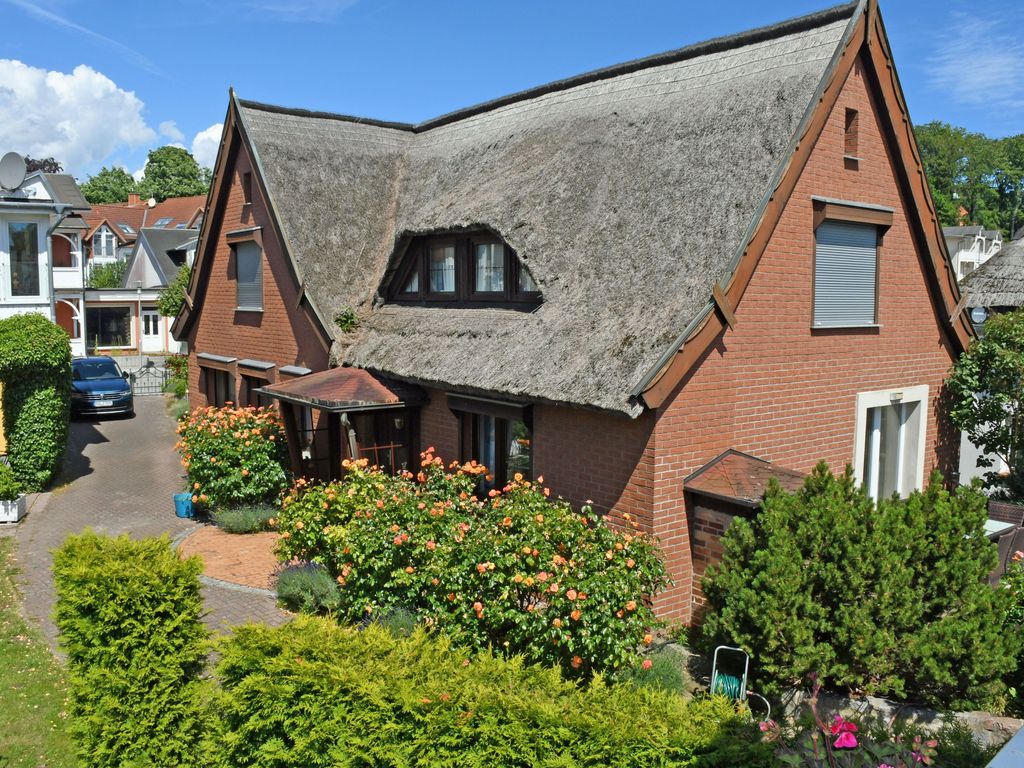 DEB 029 exclusives Ferienhaus unterm Reetdach