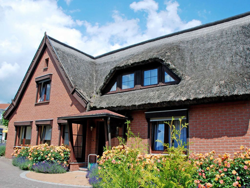 DEB 029 exclusives Ferienhaus unterm Reetdach