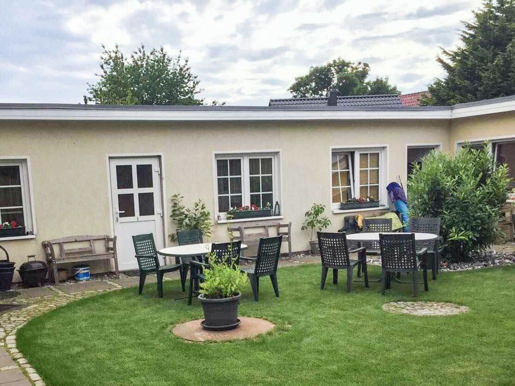 Aussenansicht, Grundstück