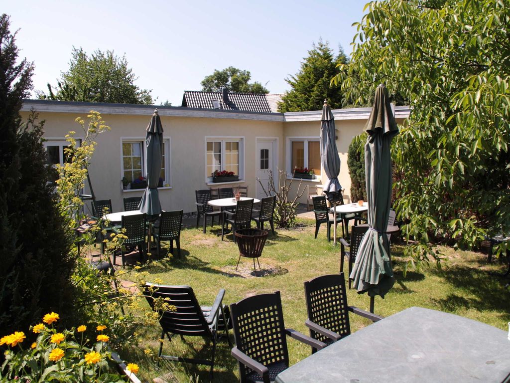 Aussenansicht, Grundstück