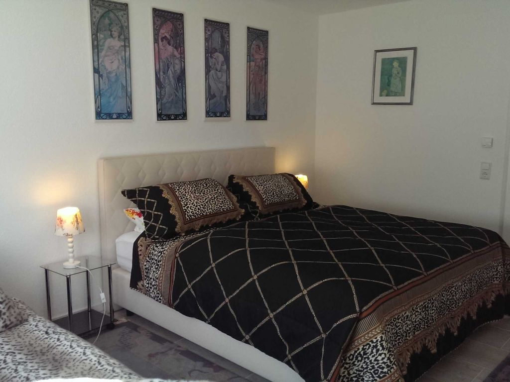Schlazimmer mir Bett 1,80 m breit
