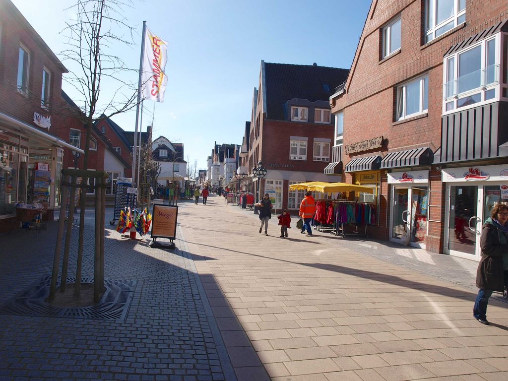Die Wohnung liegt zentral im 4. OG am Anfang der Fußgängerzone