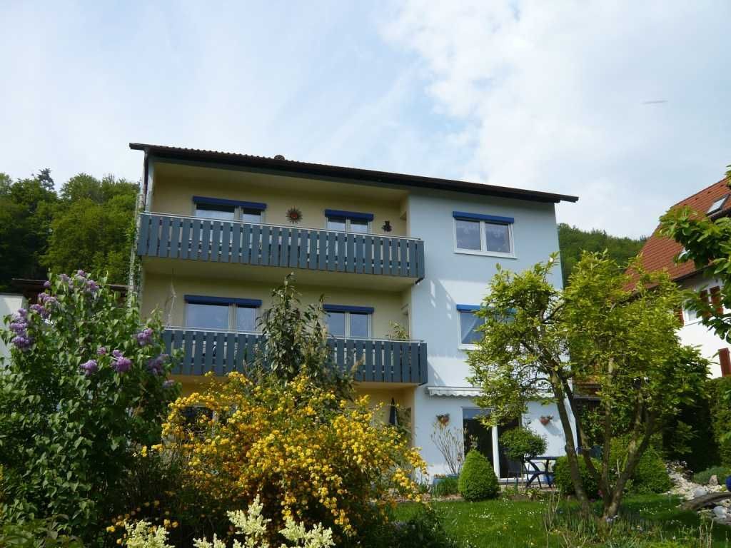 Au­ßen­an­sicht - Süd (Ferienwohnung im obersten Stockwerk)