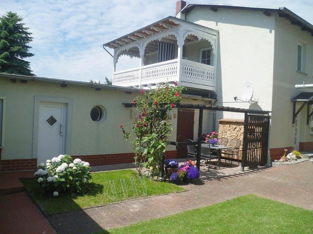 Eingang Ferienwohnung (links)