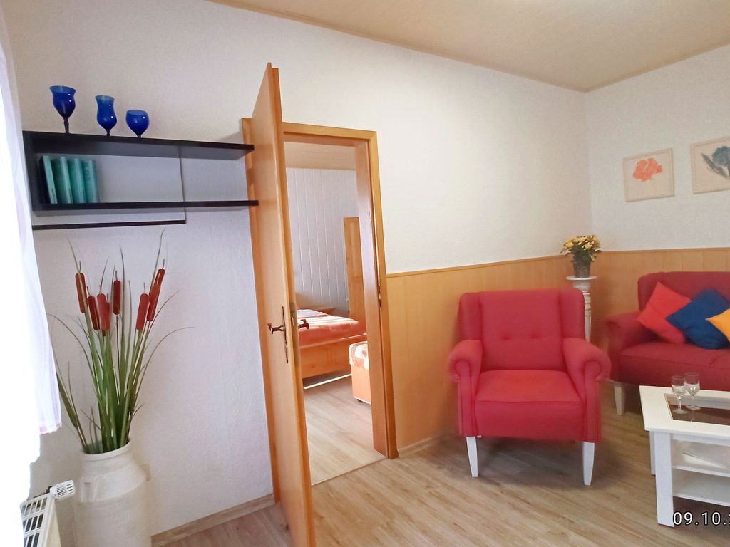 Wohnbereich mit Blick zum Schlafzimmer