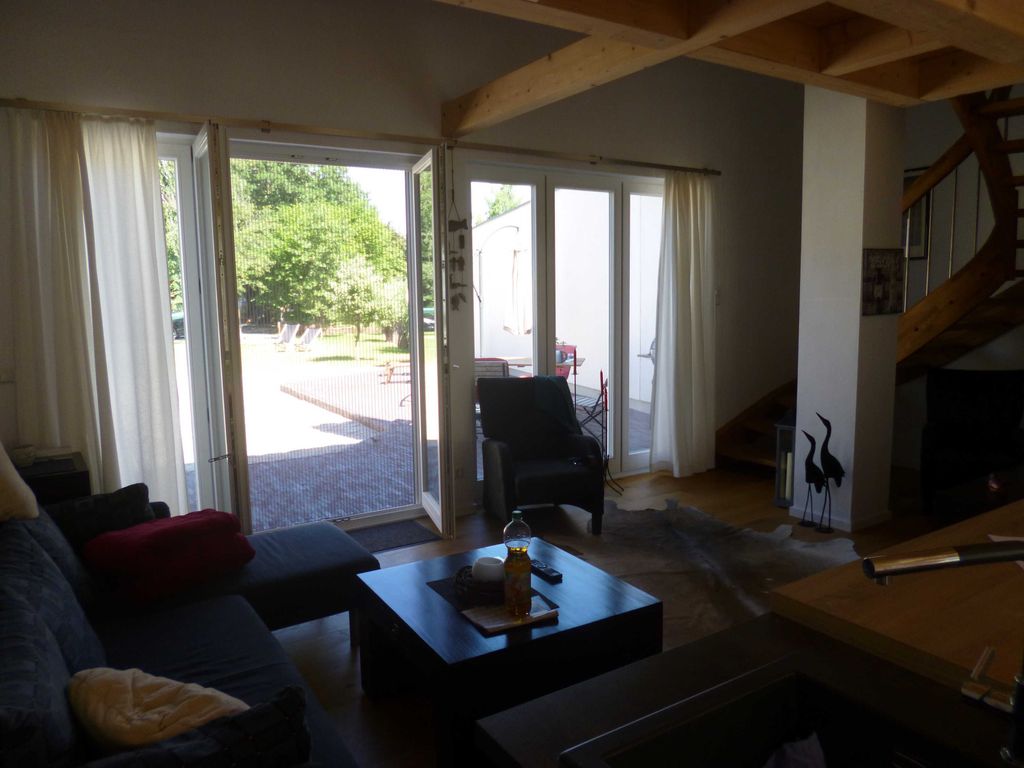 Wohnzimmer, Blick auf den Innenhof