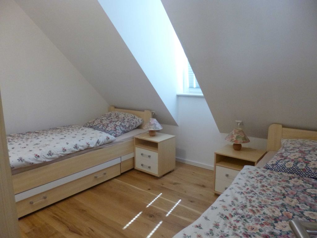 Schlafzimmer mit 2 Einzelbetten