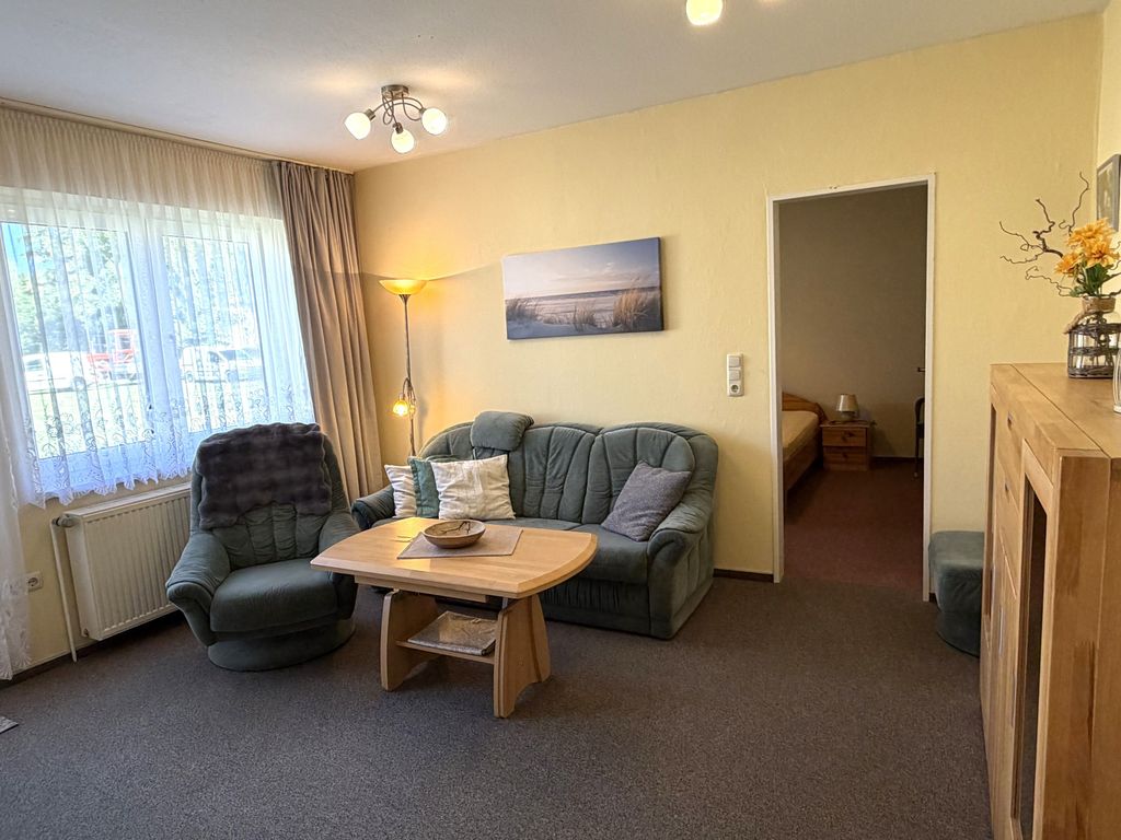 Wohnzimmer mit offener Küche