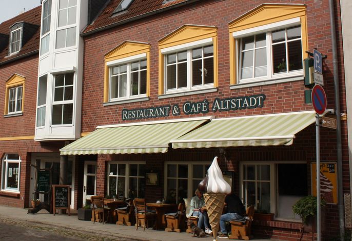 Ferienwohnung  MOND  Cafe Altstadt (unten)