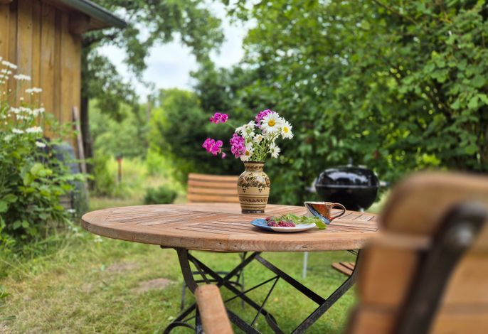 Sitzecke im Grünen mit Grill