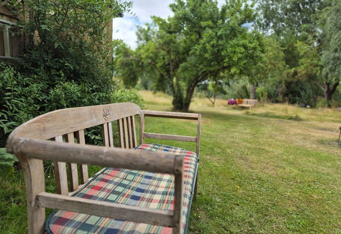 Bank im Garten