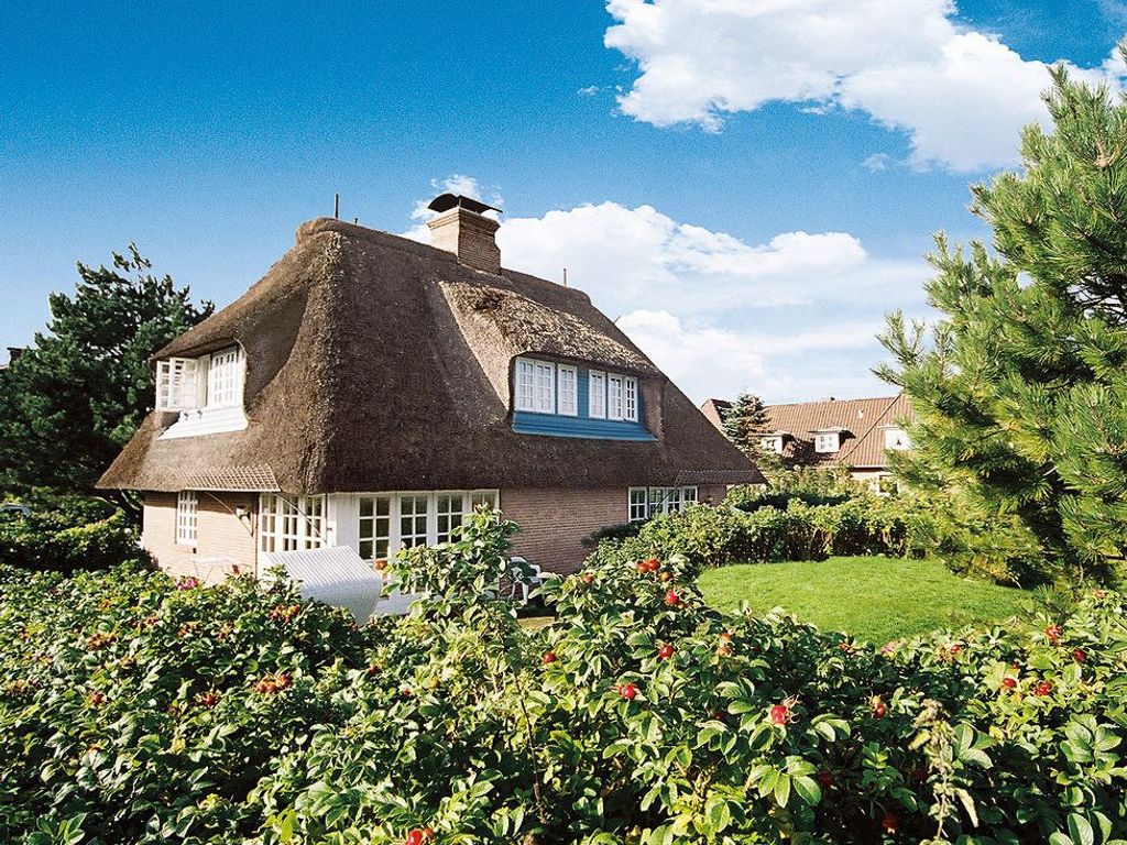 Reetdachhaus mit einladender Terrasse