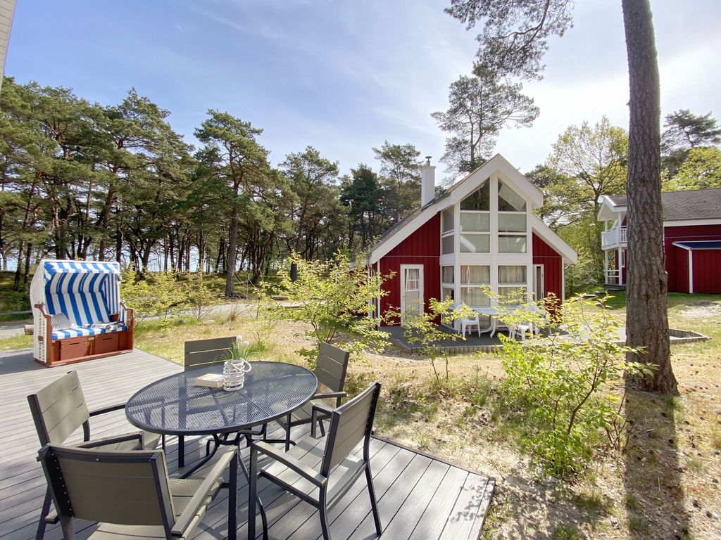 Ferienhaus Sandkörnchen - große Außenterrasse lädt zum Verweilen ein.