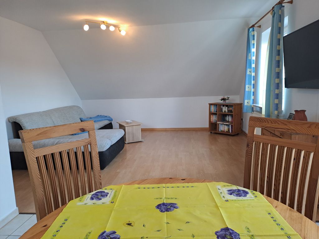 Blick in den offenen Wohn- und Essbereich