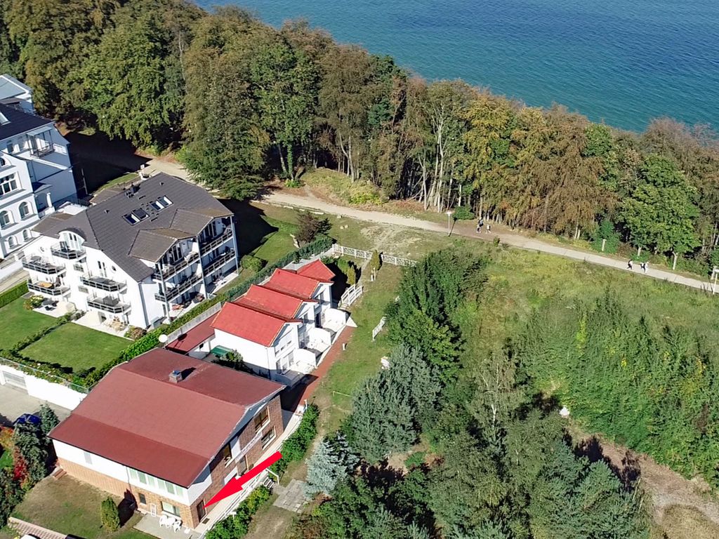 Hausansicht und Umgebung