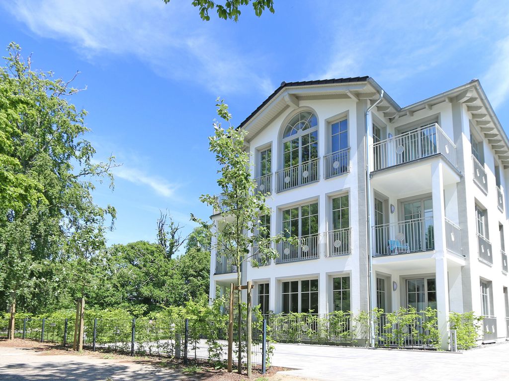 seitlicher Blick auf die Villa Pauline