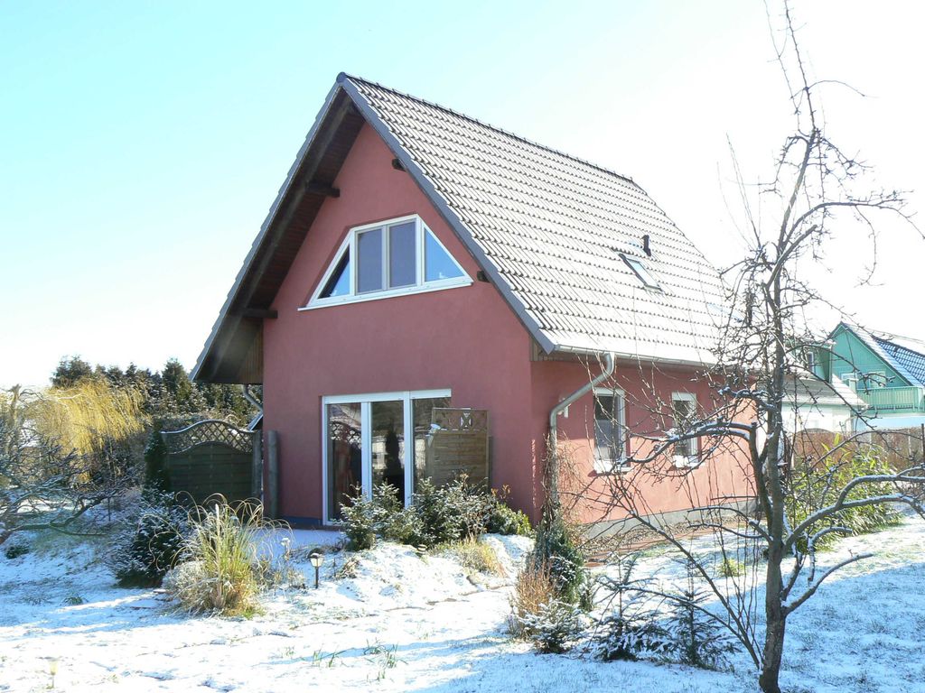 Blick auf das Ferienhaus im Winter