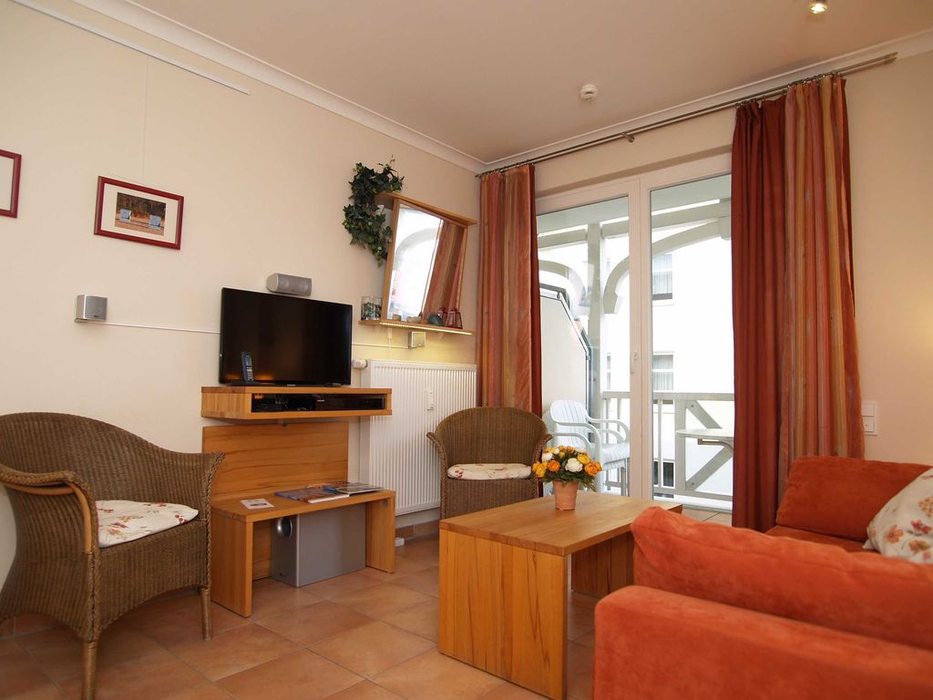 Das Wohnzimmer mit Sitzecke und TV