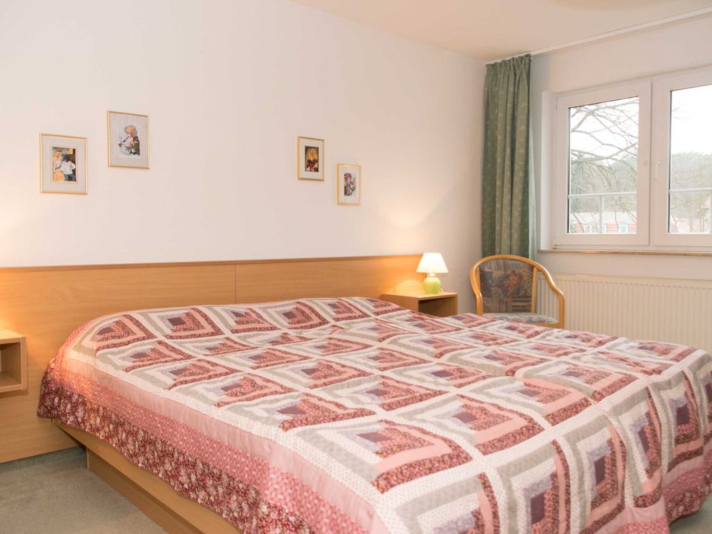 Schlafzimmer mit Doppelbett