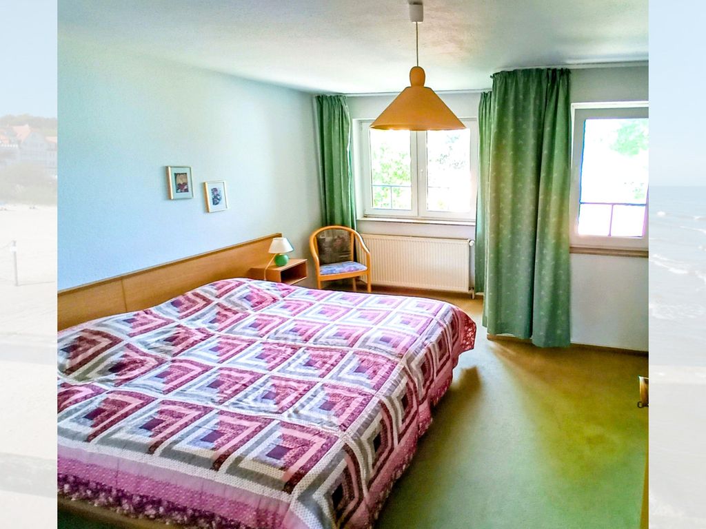 Schlafzimmer mit Doppelbett