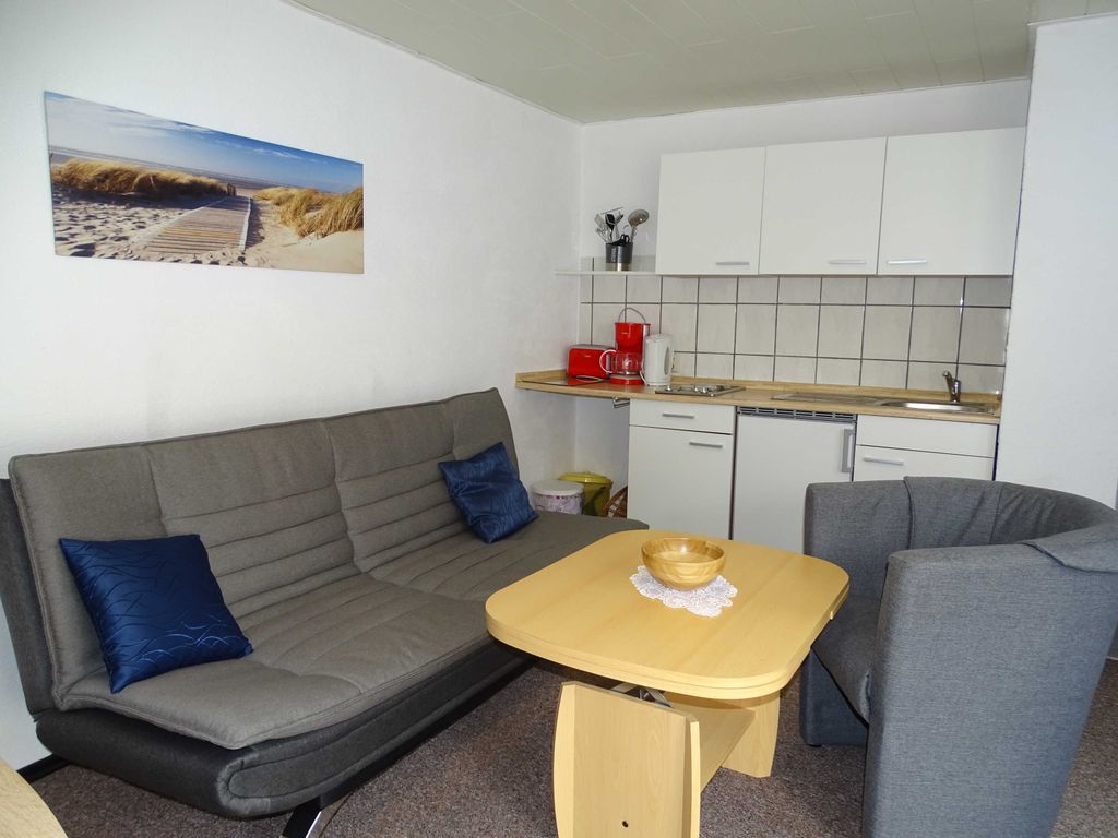 Wohnzimmer mit offener Küchenzeile