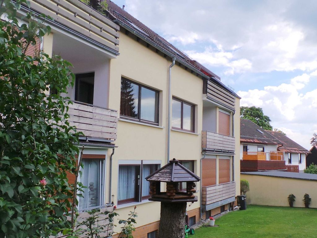 Außenansicht mit Garten