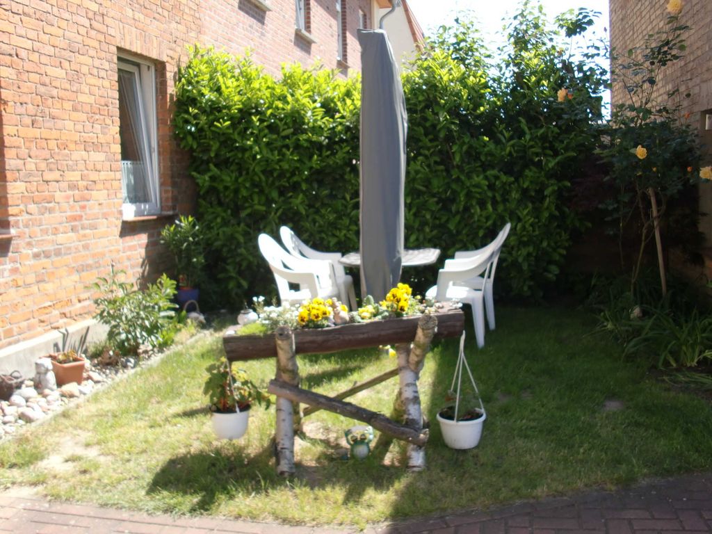 Sitzecke mit Gartenmöbeln