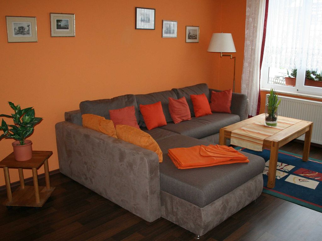 Gemütliches Wohnzimmer mit Wohnlandschaft
